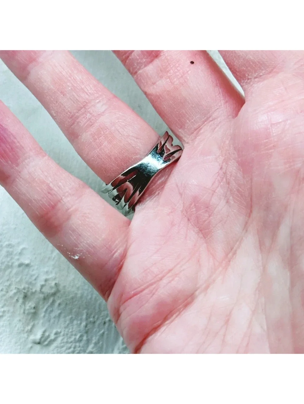 1024mc. Silvertone Bling Ring Size 7